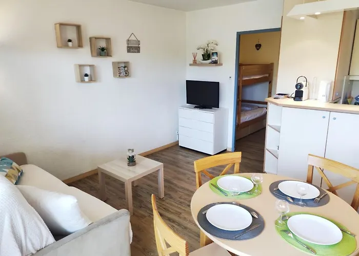 Tecy Les Platanes アパート *